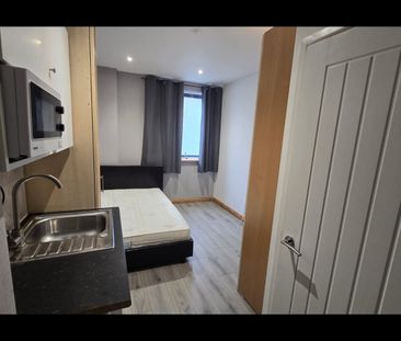 Studio Flat, Manchester Road, E14 - Photo 1