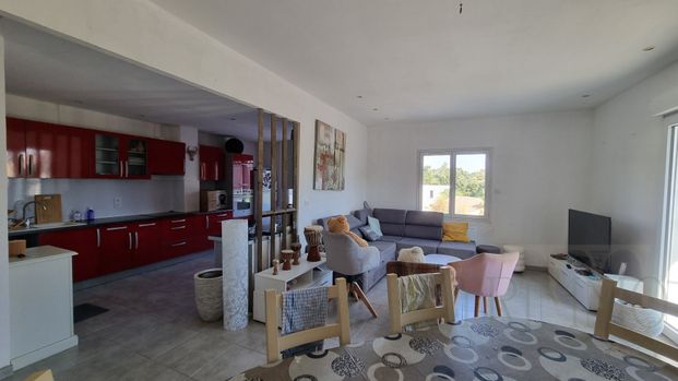 Location Appartement 4 pièces 107m² SUSSARGUES 34160 - Photo 1