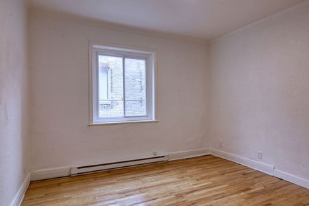 4870 Queen Mary Road - Photo 4