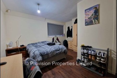2 Bedroom Flats in Leeds - Photo 4