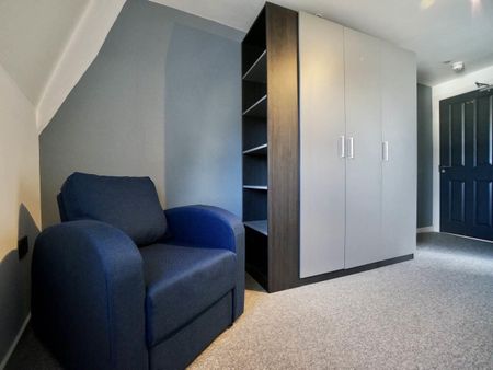 Apartment 7, 207 High Street - Photo 3