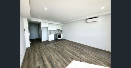 Lovely One-Bed Studio Apartment in a Sought-After Location! - Photo 2