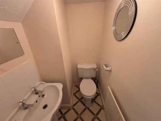 4 BED Detached house To rent - Photo 1