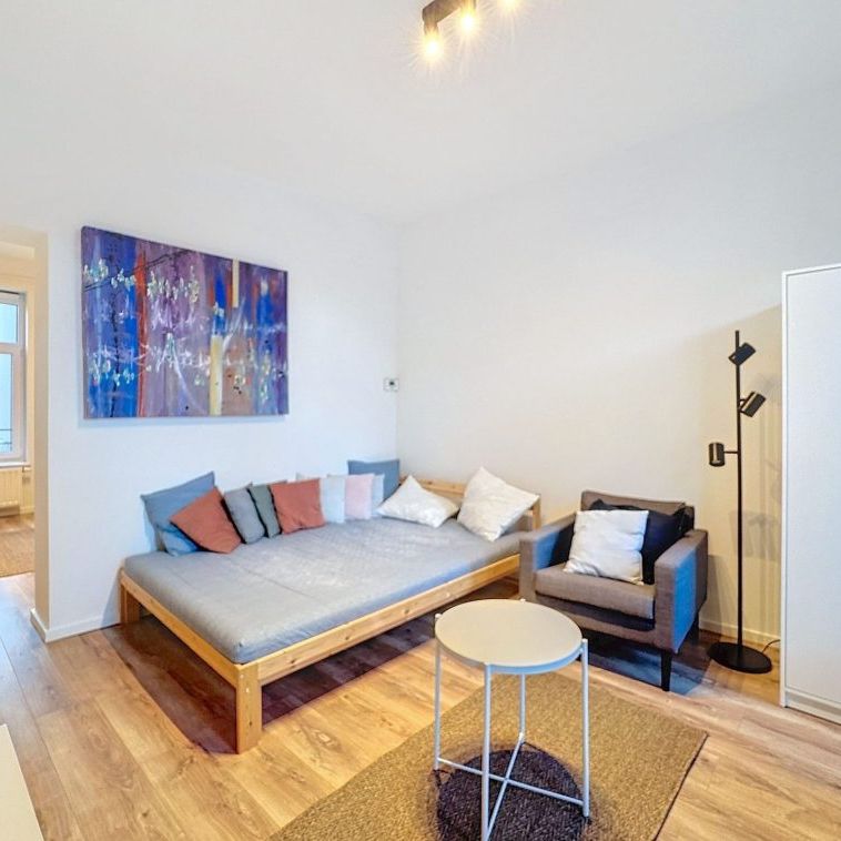 SUPER SYMPA 🥰 Entre la rue de la Loi et Madou: Joli petit studio meublé - Photo 1
