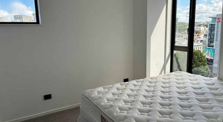 Step out to Victoria Park and the Viaduct. - Photo 5