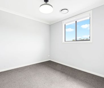Morden Four Bedroom Home! - Photo 4
