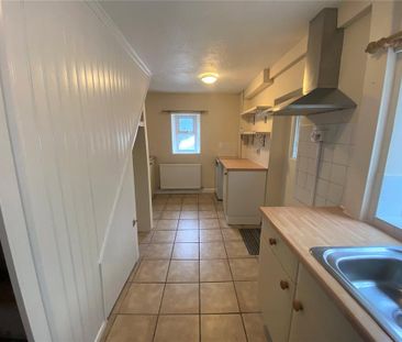2 bedroom semi-detached house to rent - Photo 2