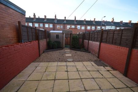 2 bedroom terraced house to rent - Photo 5