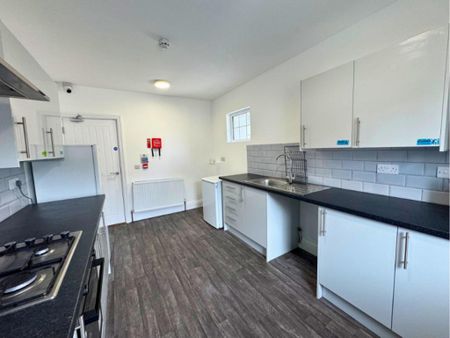 1 bedroom in a house share to rent - Photo 3
