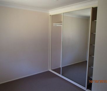 Single level home with 3 bedrooms - Photo 2