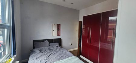 6 Bed - 14 Ash Road, Headingley, Leeds - LS6 3HD - Student - Photo 3