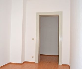 ++ Ideale 3-RW für Familien ++ Laminat ++ Bad mit Wanne ++ separate... - Foto 1