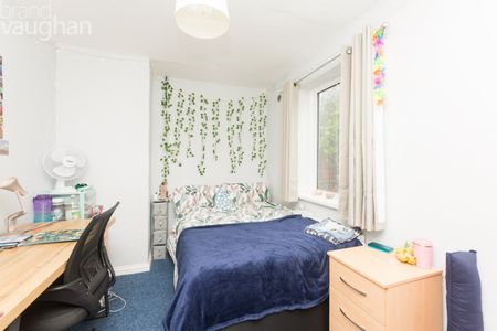 5 bedroom semi-detached house to rent - Photo 2