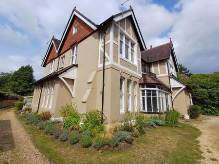 2 bedroom ground floor flat to rent - Photo 2