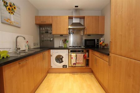 2 bedroom flat to rent - Photo 4