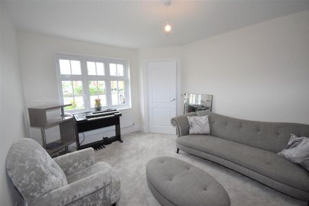 4 bedroom detached house to rent - Photo 5