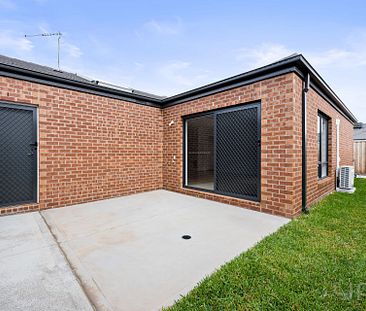 21 Sugarlea Street, Manor Lakes - Photo 5