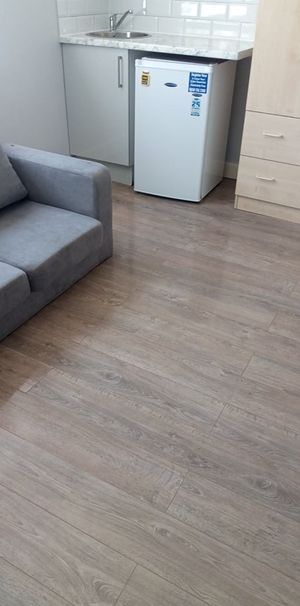 Studio Flat, Playgreen Way, SE6 - Photo 1