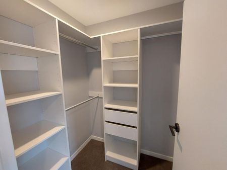 Exceptional 3-Level 4-Bedroom townhouse in Double Grammar Zone! - Photo 4