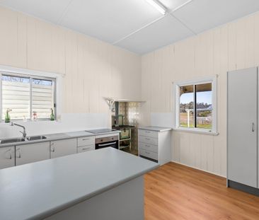 4 Bedroom Family Home - Photo 5