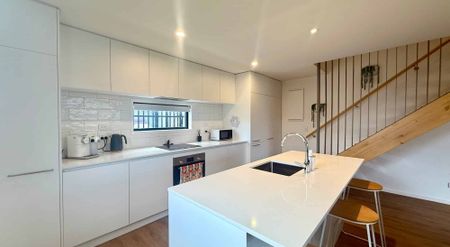 FULLY FURNISHED IMMACULATE MODERN TOWNHOUSE IN QUIET CULDESAC - Photo 5