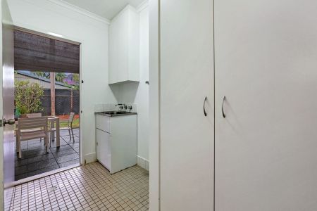 Charming ground-level family home - Photo 4