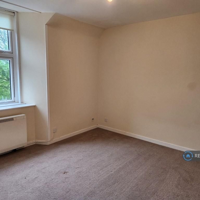 4 bedroom flat to rent - Photo 1