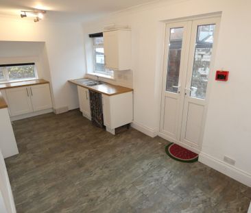 3 bed Terraced - To Let - Photo 5