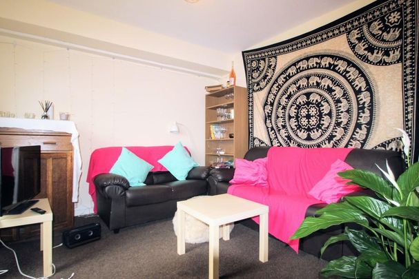 4 bedroom terraced house to rent - Photo 1