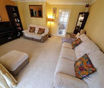 State Farm Avenue, Orpington, Kent, BR6 - Photo 2