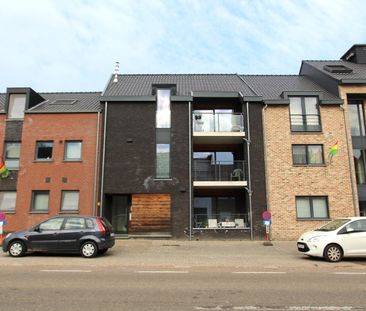 GELIJKVLOERS APPARTEMENT MET 2 TERRASSEN EN AUTOSTAANPLAATS - Photo 4