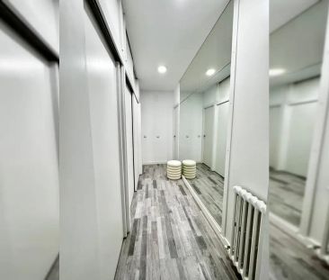 Room in a shared 6-bedroom apartment for rent in Castilla, Madrid. - Foto 2