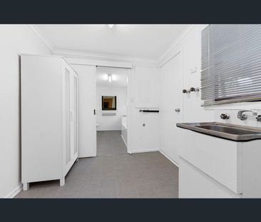 12 William Street, Seddon, Vic 3011 - Photo 1