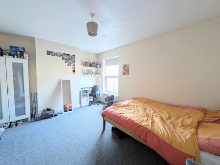 4 Bed Terraced House, Park Road, NG7 - Photo 2