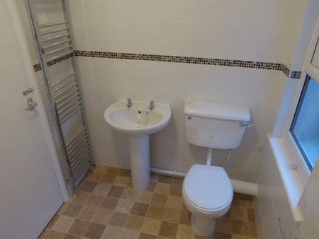 3 bedroom semi-detached house to rent - Photo 5