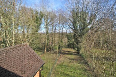 2 bedroom maisonette to rent - Photo 4