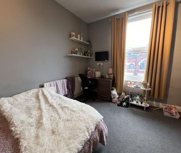 Queens Road, Hyde Park, LS6 1HU, Leeds - Photo 1