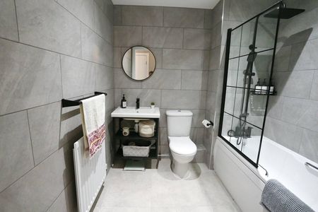 Ashton Old Road - Photo 2