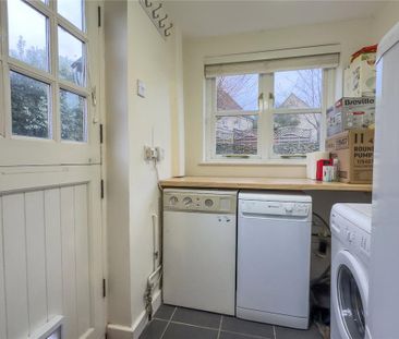 2 bedroom semi-detached house to rent - Photo 6