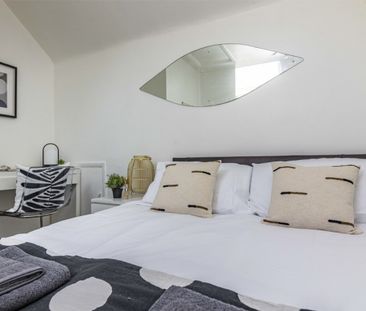 4 bed Mid Terraced House for Rent - Photo 1