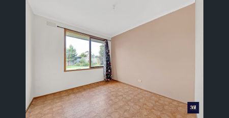 IMMACULATELY PRESENTED 4 BEDROOM HOME FOR RENT CLOSE TO SCHOOLS, SHOPS & PUBLIC TRANSPORT! - Photo 3