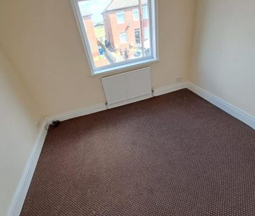 3 bedroom flat to rent - Photo 3