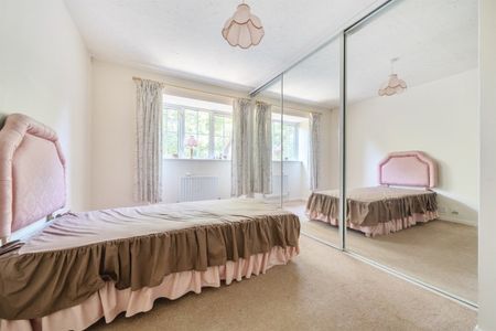 Waverley Road, ENFIELD - Photo 4