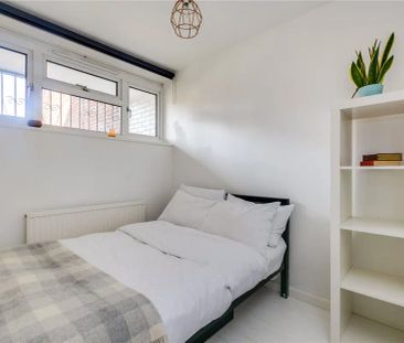 3 bedroom maisonette in Islington - Photo 3