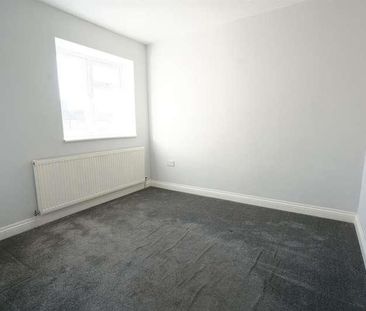 Gipsy Lane, Grays, RM17 - Photo 5