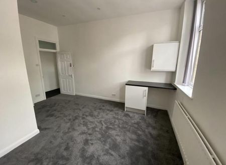 Room 1, 792-794, Huddersfield Road - Photo 4