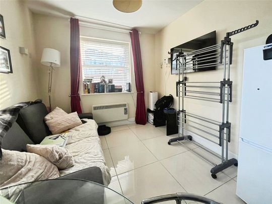 Egham Hill, Englefield Green, Egham, Surrey, TW20 0AL - Photo 1