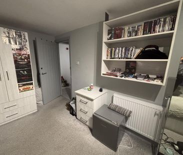 3 bedroom flat to rent - Photo 6