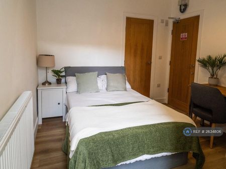 1 bedroom in a house share to rent - Photo 4