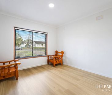 Contemporary Family Home Offering Space, Comfort & Convenience. - Photo 3